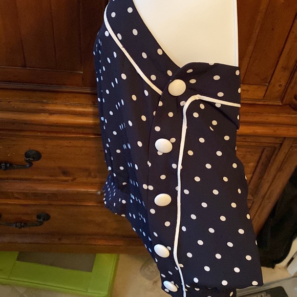 Polkadot off the shoulder 100% polyester with buttons on the side - Picture 8 of 10